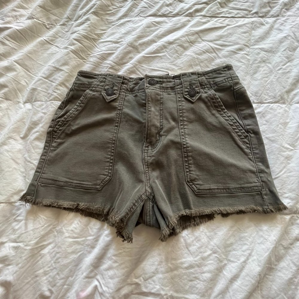 OLIVE GREEN HIGH RISE SHORTS